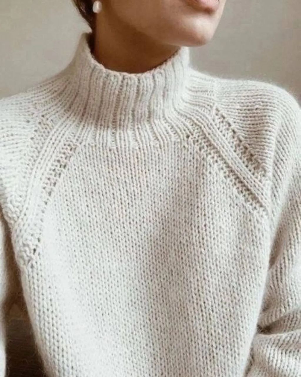 Свитер с высоким воротником1