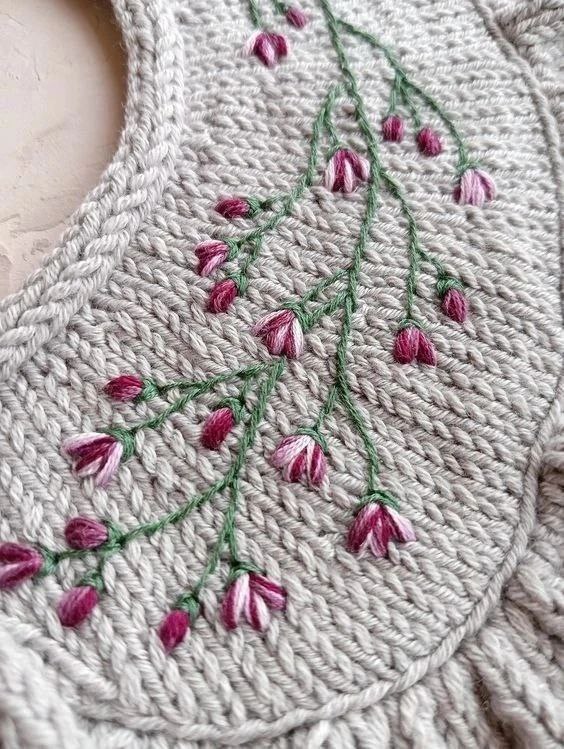 Свитер с вышитым букетом4