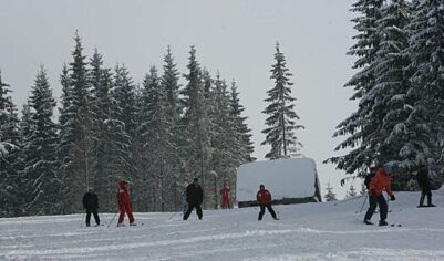 На украинском горнолыжном курорте из-за отключений света остановились подъемники