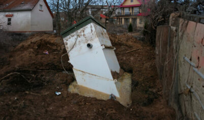 Септик всплыл на участке. Что делать, чтобы такого не произошло?