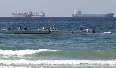 У Ормузского пролива скопились почти две сотни танкеров