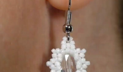 Создаем белые серьги из бисера и бусин своими руками: МК