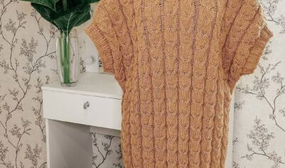 Вязаное платье с объемным узором