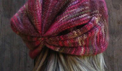 Топ-10 вязаных шапок спицами