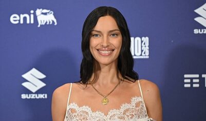 Ирина Шейк вышла в свет с бриллиантом на зубах