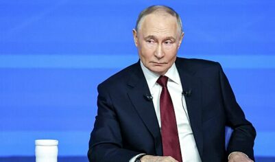 Путин: Внедрять ИИ в школы нужно без упрощения обучения