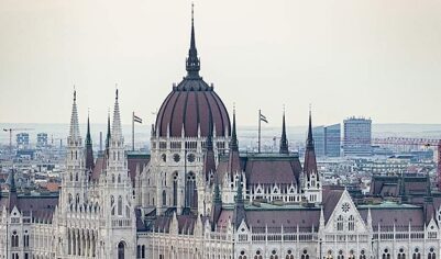 Венгрия потребовала от Киева объяснений перевода денег через страну