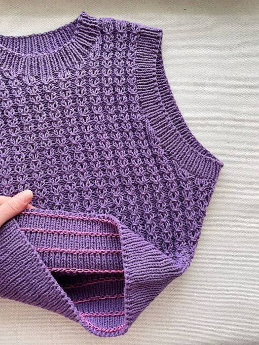 Фиолетовый вязаный топ с узорной фактурой1