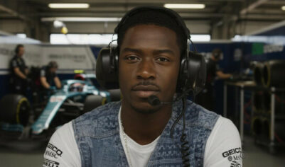 После роли в «F1» Демсон Идрис стал лицом Формулы-1: теперь официально