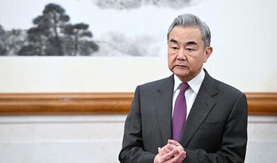 Глава МИД Китая обсудил с Лавровым ситуацию в Иране