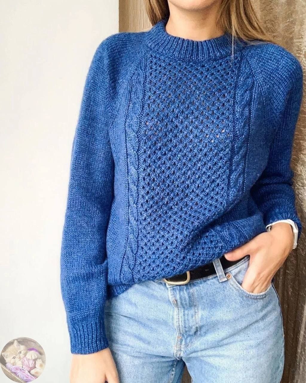 Синий вязаный свитер с узором1