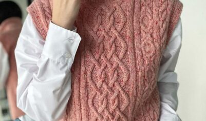 Жилет с аранами и высоким воротником