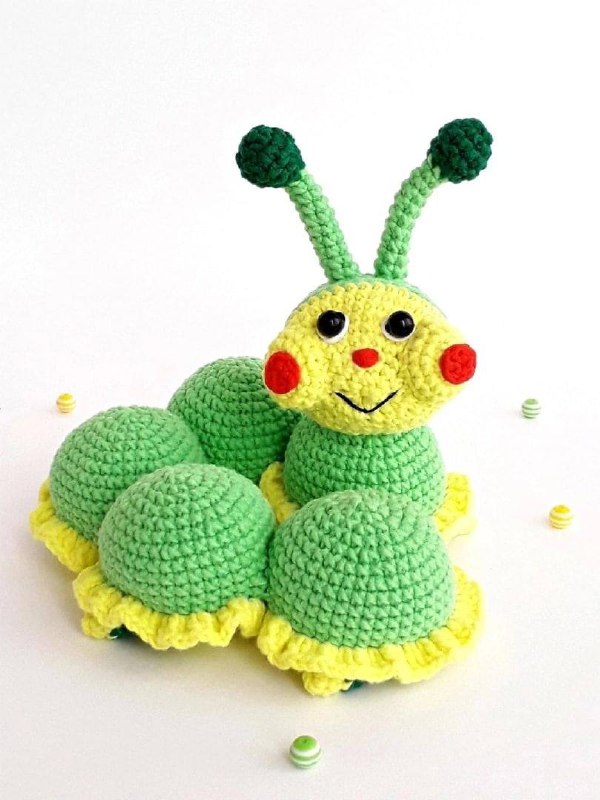 Вязаная гусеница с рюшами8