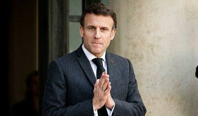 Захарова допустила венесуэльский сценарий для Макрона