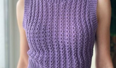 Фиолетовый вязаный топ с узорной фактурой